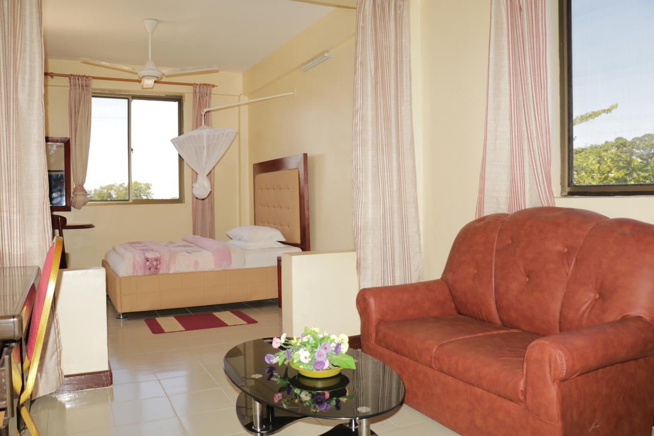 Dolphin Hotel Танга Экстерьер фото